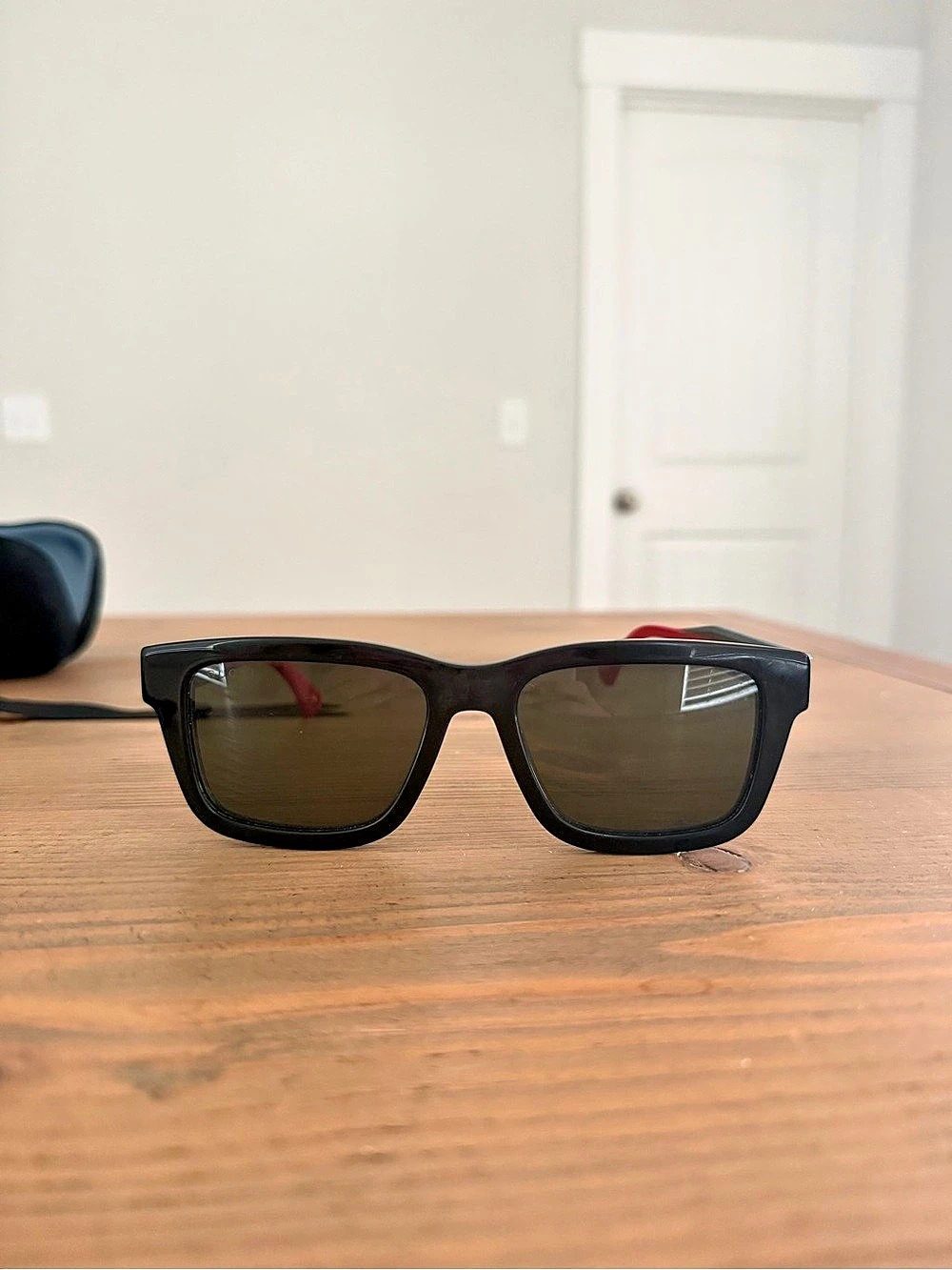 Gucci Black Square Sunglasses Red Green Arms w/ Case & Pouch
